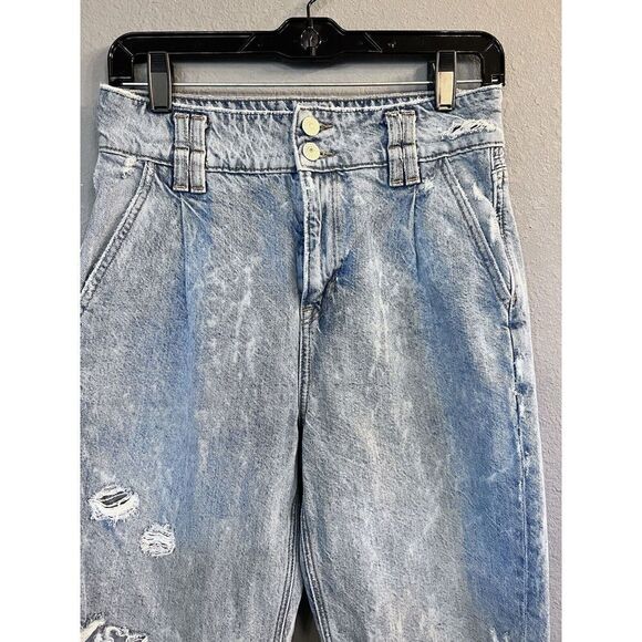 American Eagle Highest Rise Mom Jeans Blue sz 2 Long Distressed - Picture 2 of 10